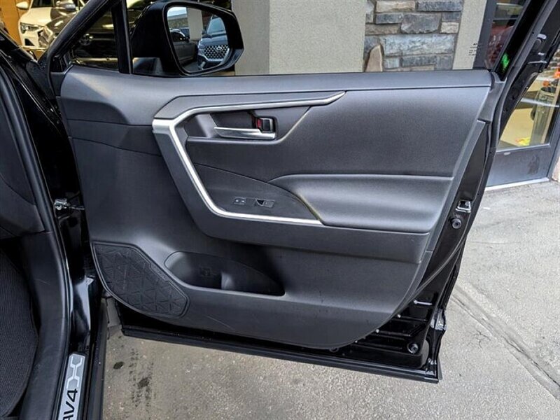 2024 Toyota RAV4 Hybrid XLE Premium - Photo 30 - Bountiful, UT 84010