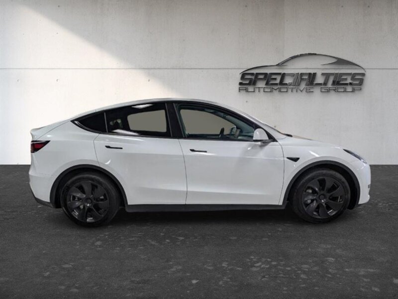 2023 Tesla Model Y Long Range w/ Acceleration Boost - Photo 11 - Bountiful, UT 84010