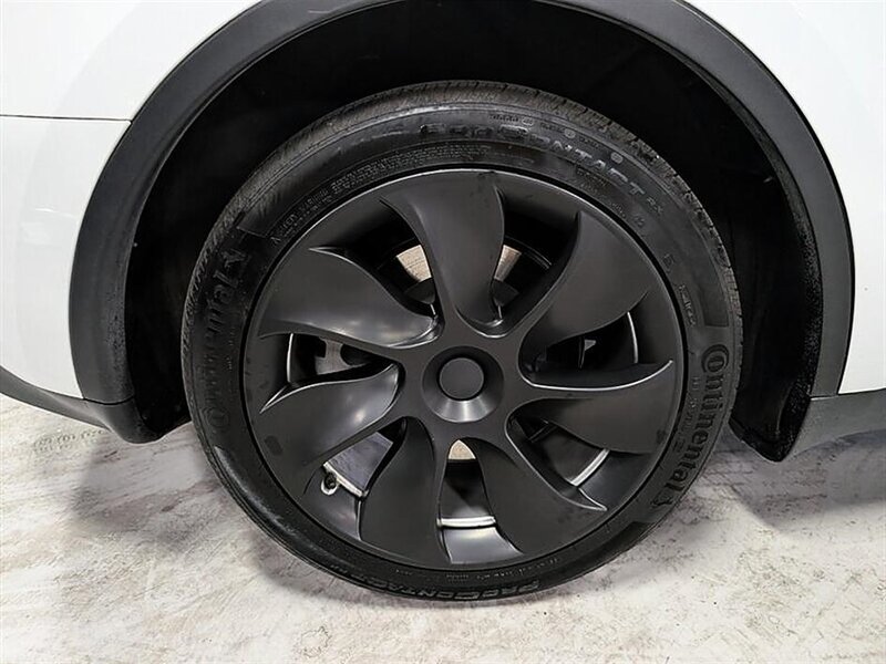 2023 Tesla Model Y Long Range w/ Acceleration Boost - Photo 13 - Bountiful, UT 84010