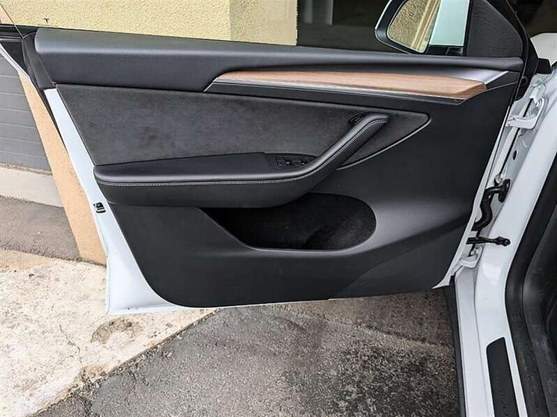 2023 Tesla Model Y Long Range w/ Acceleration Boost - Photo 18 - Bountiful, UT 84010
