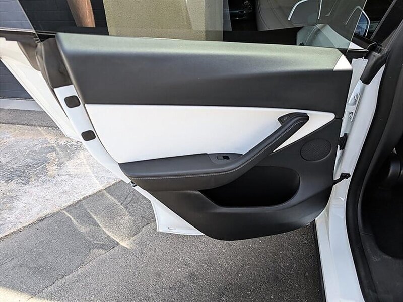 2021 Tesla Model Y Long Range w/ Acceleration Boost - Photo 24 - Bountiful, UT 84010