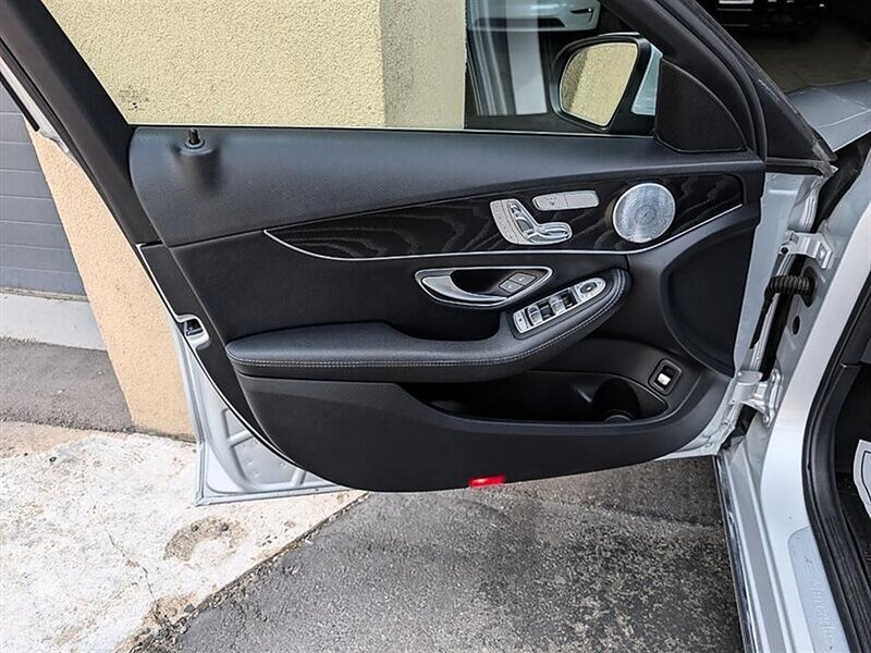 2016 Mercedes-Benz C 300 4MATIC - Photo 18 - Bountiful, UT 84010