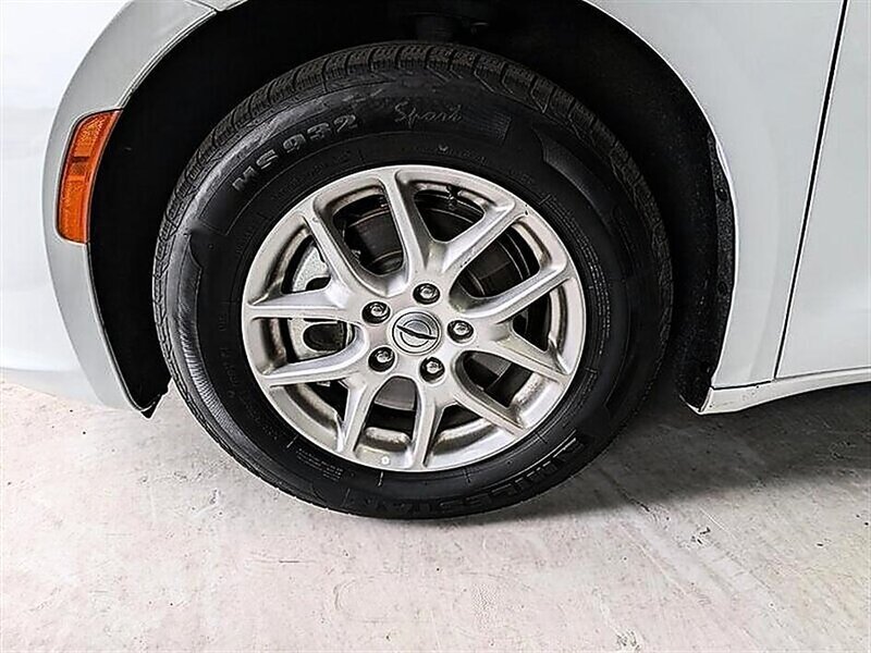 2024 Chrysler Pacifica Touring L - Photo 15 - Bountiful, UT 84010