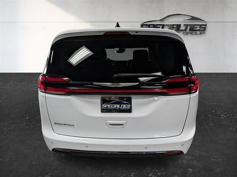 2024 Chrysler Pacifica Touring L - Photo 9 - Bountiful, UT 84010