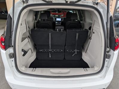 2024 Chrysler Pacifica Touring L   - Photo 32 - Bountiful, UT 84010