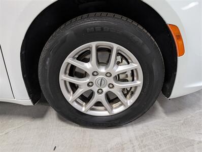 2024 Chrysler Pacifica Touring L   - Photo 12 - Bountiful, UT 84010