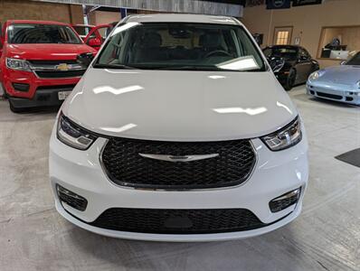 2024 Chrysler Pacifica Touring L   - Photo 6 - Bountiful, UT 84010