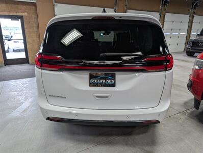 2024 Chrysler Pacifica Touring L   - Photo 9 - Bountiful, UT 84010