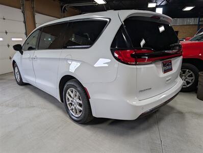 2024 Chrysler Pacifica Touring L   - Photo 8 - Bountiful, UT 84010