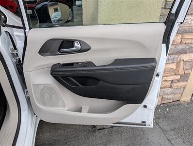 2024 Chrysler Pacifica Touring L   - Photo 30 - Bountiful, UT 84010