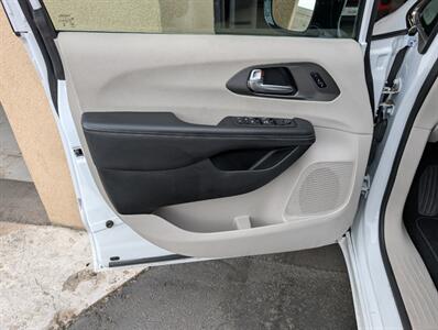 2024 Chrysler Pacifica Touring L   - Photo 18 - Bountiful, UT 84010