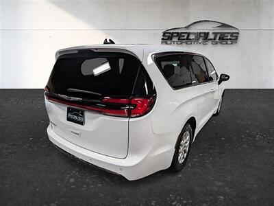 2024 Chrysler Pacifica Touring L - Photo 10 - Bountiful, UT 84010