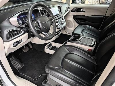2024 Chrysler Pacifica Touring L - Photo 2 - Bountiful, UT 84010