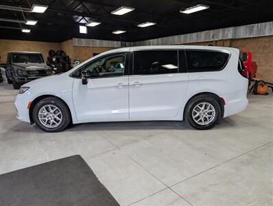 2024 Chrysler Pacifica Touring L   - Photo 7 - Bountiful, UT 84010