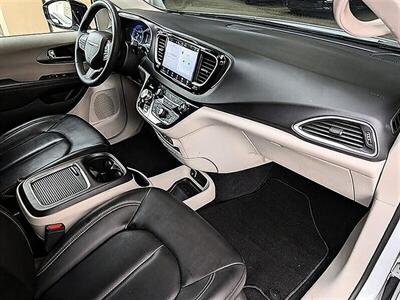 2024 Chrysler Pacifica Touring L - Photo 4 - Bountiful, UT 84010