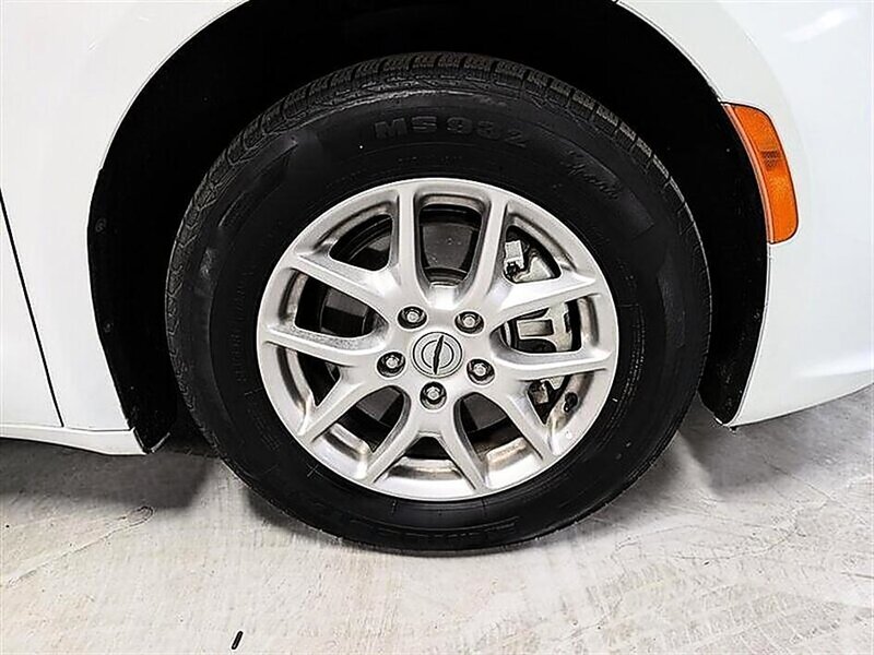 2024 Chrysler Pacifica Touring L - Photo 12 - Bountiful, UT 84010