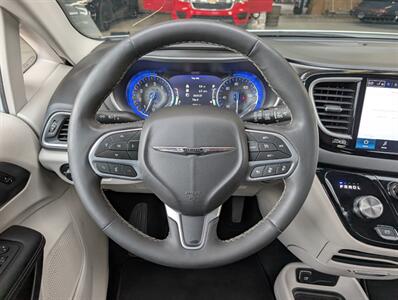 2024 Chrysler Pacifica Touring L   - Photo 19 - Bountiful, UT 84010