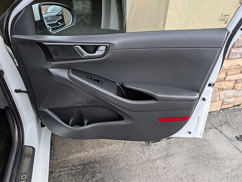 2018 Hyundai IONIQ Plug-in Hybrid Limited - Photo 30 - Bountiful, UT 84010