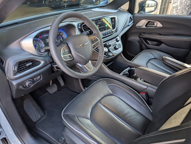 2026 Chrysler Pacifica Limited - Photo 2 - Bountiful, UT 84010