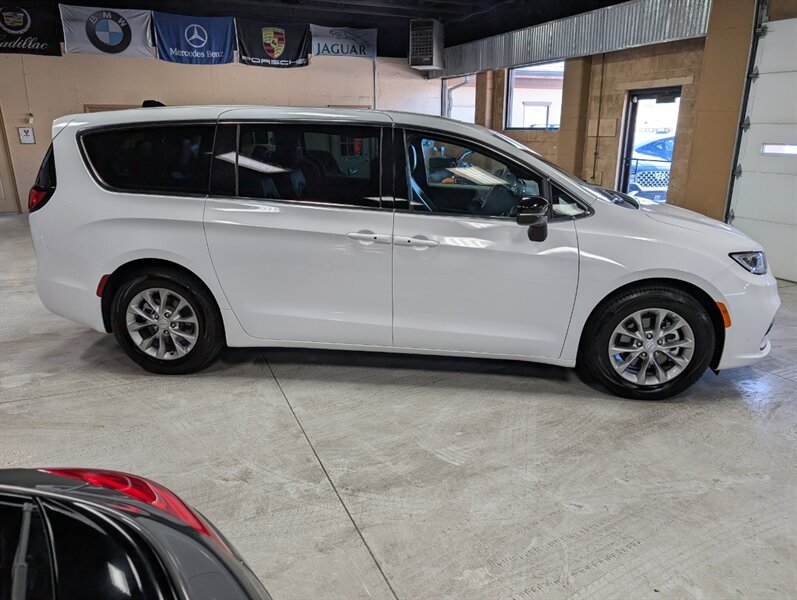 2026 Chrysler Pacifica Limited - Photo 11 - Bountiful, UT 84010