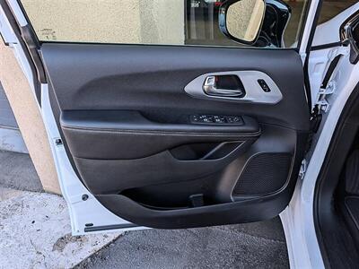 2026 Chrysler Pacifica Limited   - Photo 18 - Bountiful, UT 84010