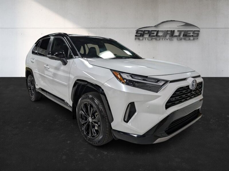 2024 Toyota RAV4 XSE's photo