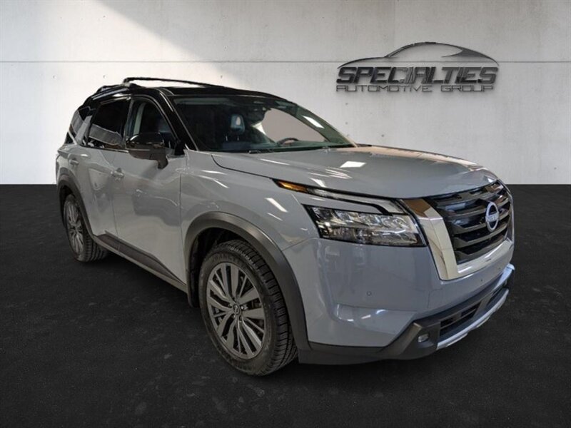 2022 Nissan Pathfinder SL  