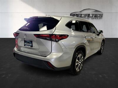 2022 Toyota Highlander XLE   - Photo 10 - Bountiful, UT 84010