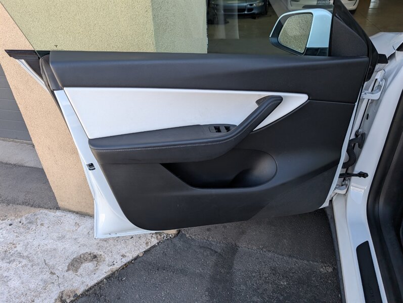 2021 Tesla Model Y Long Range - Photo 18 - Bountiful, UT 84010