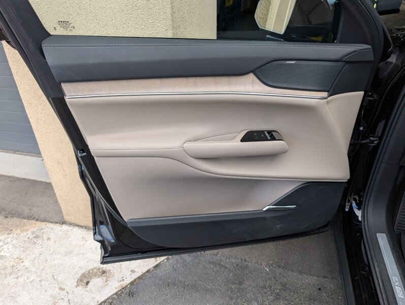 2025 Volvo EX90 Plus 7-Passenger - Photo 18 - Bountiful, UT 84010