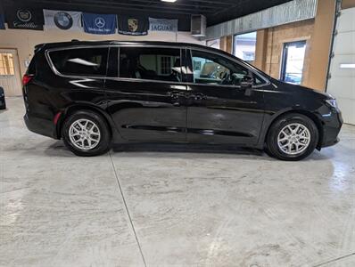 2025 Chrysler Pacifica Select   - Photo 11 - Bountiful, UT 84010