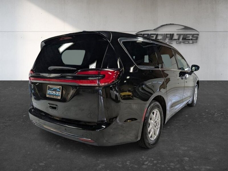 2025 Chrysler Pacifica Select - Photo 10 - Bountiful, UT 84010