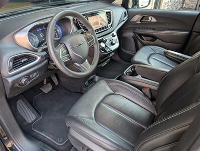 2025 Chrysler Pacifica Select   - Photo 2 - Bountiful, UT 84010