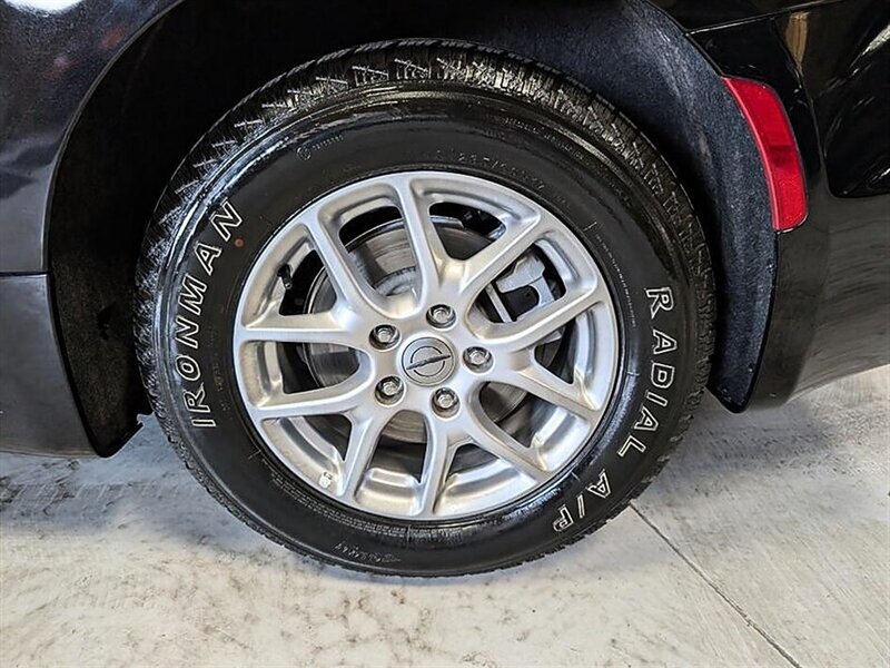 2025 Chrysler Pacifica Select - Photo 14 - Bountiful, UT 84010