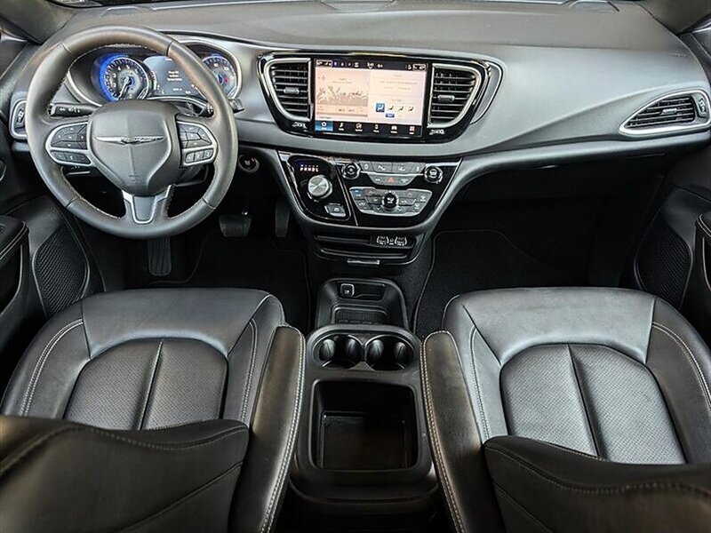 2025 Chrysler Pacifica Select - Photo 3 - Bountiful, UT 84010