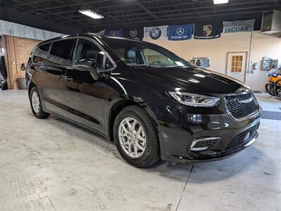 2025 Chrysler Pacifica Select Van