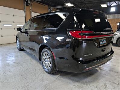 2025 Chrysler Pacifica Select   - Photo 8 - Bountiful, UT 84010