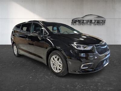 2025 Chrysler Pacifica Select Van
