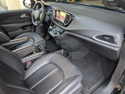 2025 Chrysler Pacifica Select   - Photo 4 - Bountiful, UT 84010