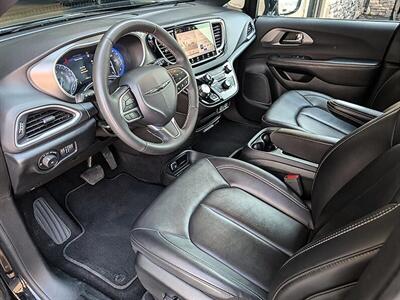 2025 Chrysler Pacifica Select - Photo 2 - Bountiful, UT 84010