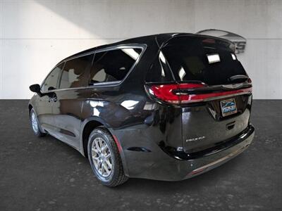 2025 Chrysler Pacifica Select - Photo 8 - Bountiful, UT 84010