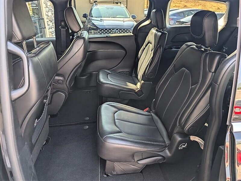 2025 Chrysler Pacifica Select - Photo 25 - Bountiful, UT 84010