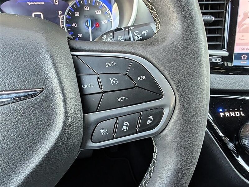 2025 Chrysler Pacifica Select - Photo 22 - Bountiful, UT 84010