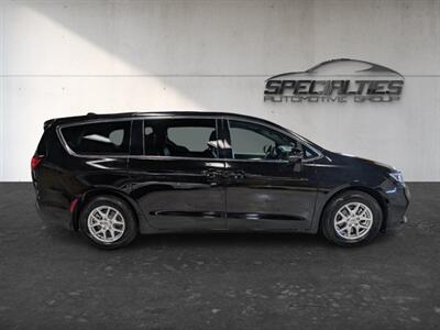 2025 Chrysler Pacifica Select - Photo 11 - Bountiful, UT 84010