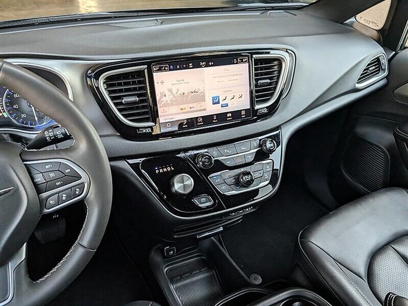 2025 Chrysler Pacifica Select - Photo 23 - Bountiful, UT 84010