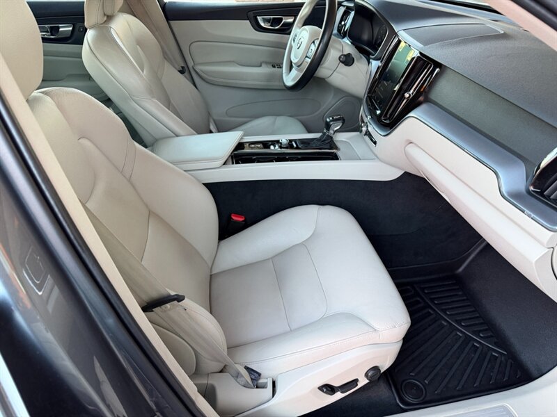 2020 Volvo XC60 T6 Momentum - Photo 13 - St. George, UT 84770-2625