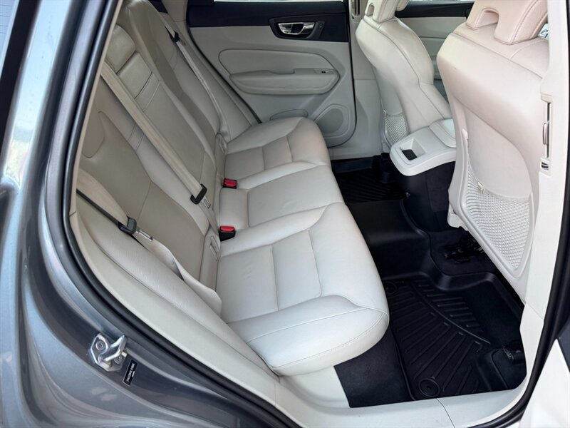 2020 Volvo XC60 T6 Momentum - Photo 15 - St. George, UT 84770-2625
