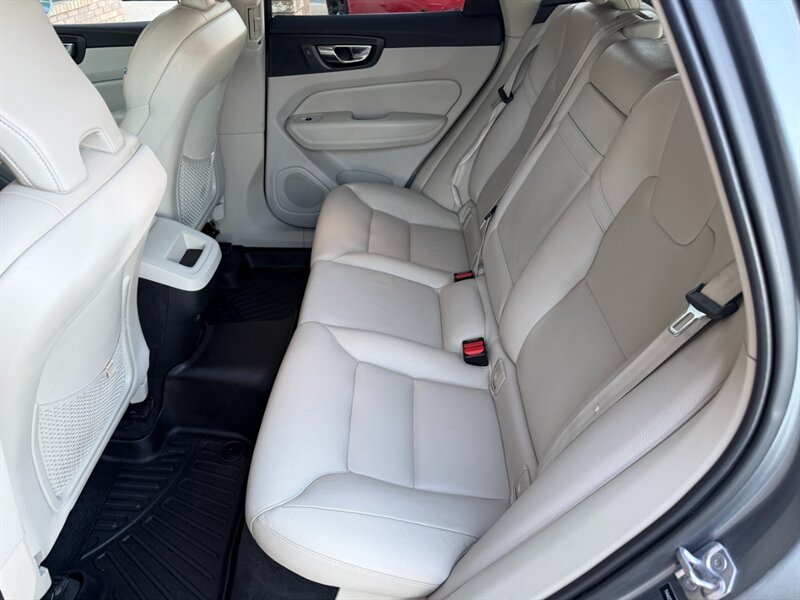 2020 Volvo XC60 T6 Momentum - Photo 11 - St. George, UT 84770-2625