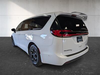 2023 Chrysler Pacifica Plug-In Hybrid Limited - Photo 8 - Bountiful, UT 84010
