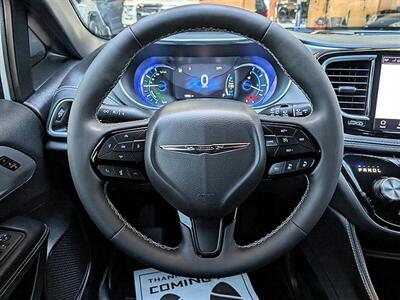 2023 Chrysler Pacifica Plug-In Hybrid Limited - Photo 19 - Bountiful, UT 84010